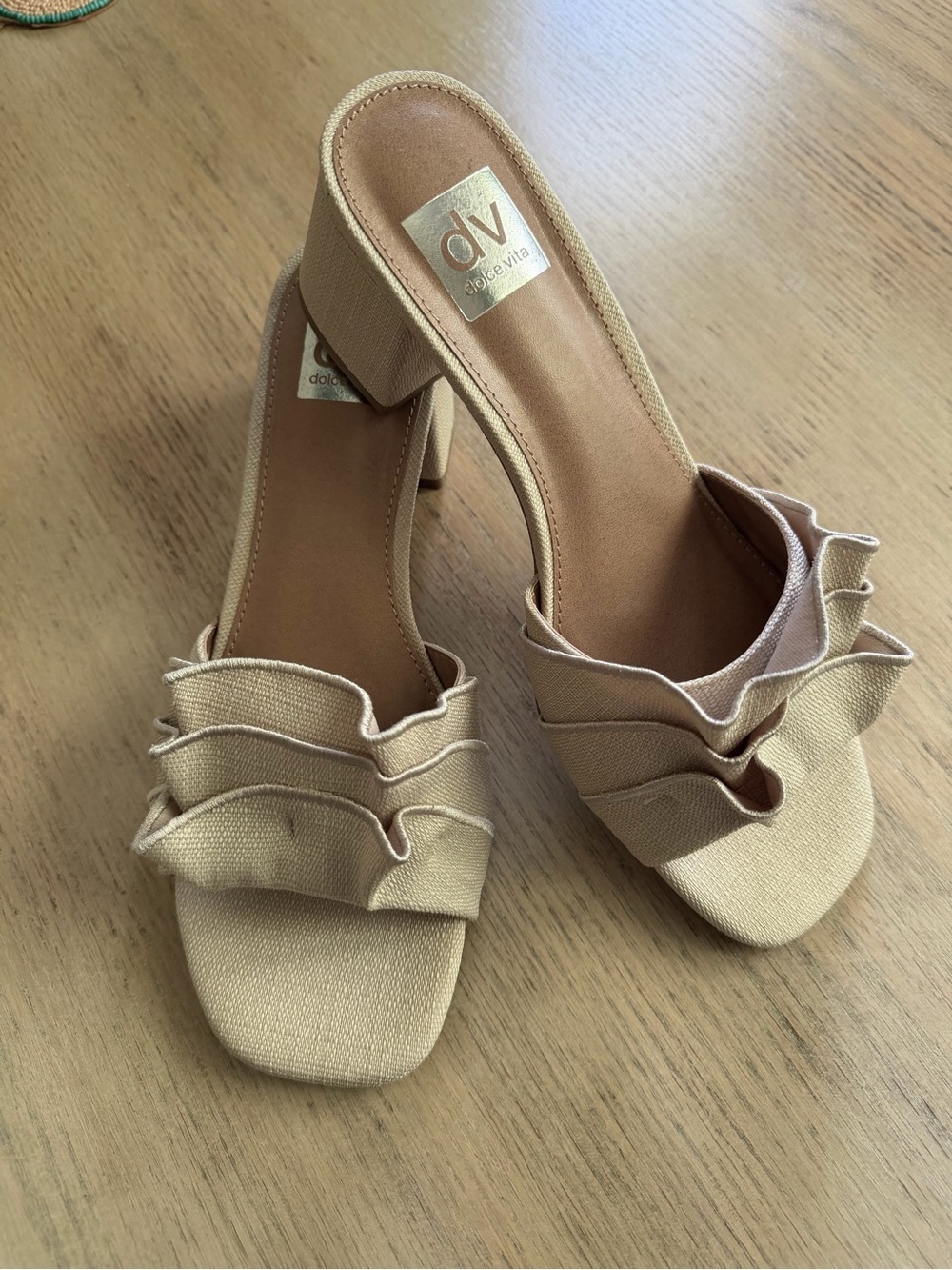NWOB DV by Dolce Vita Beige Ruffle Block Heel Mules